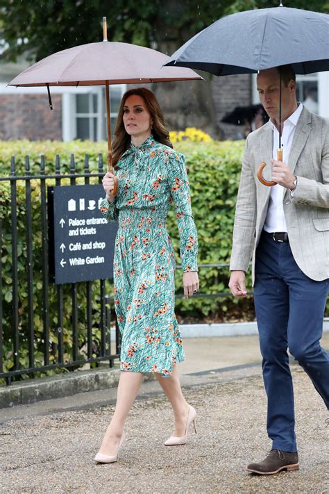 middleton vestito prada|Kate Middleton Wears Prada to Tour the Kensington Palace.